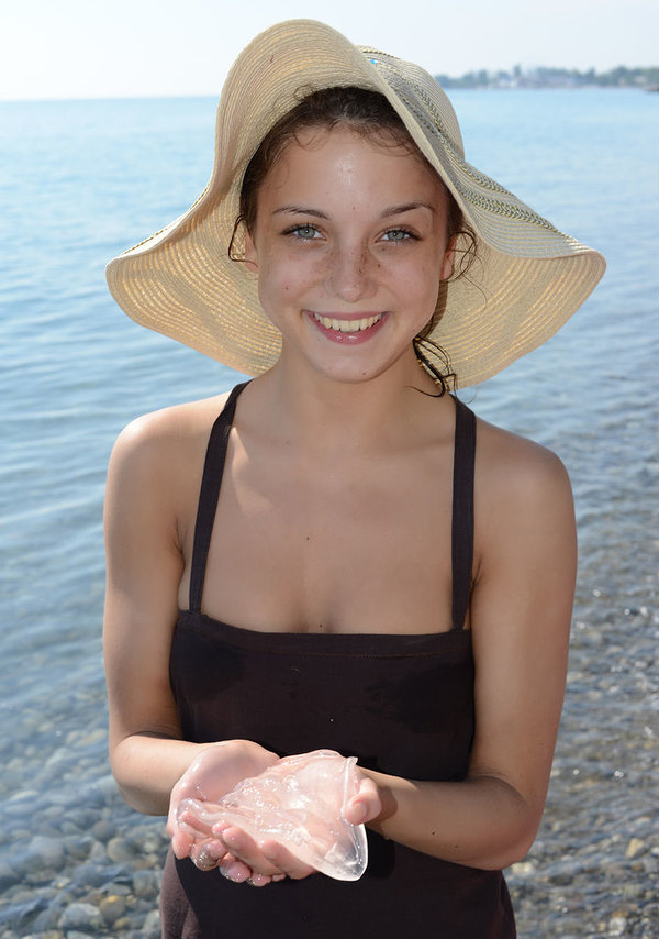 Алена, 24 года, 2 размер груди